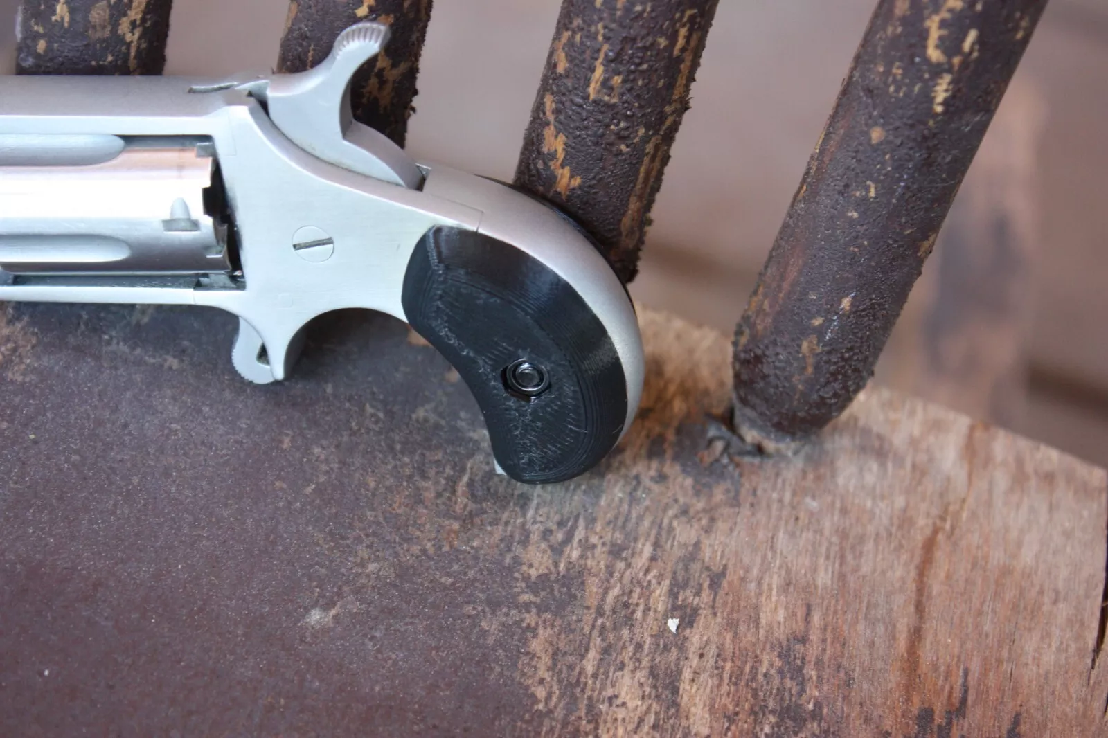 Replacement grips for north American arms 22 chubby grips USA NAA mini black