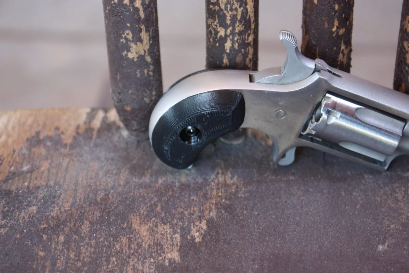 Replacement grips for north American arms 22 chubby grips USA NAA mini black - Image 2